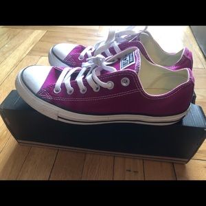 Converse Shoes - Unisex Converse Chuck Taylor Low Top Sneakers Converse Shoes - Unisex Converse Chuck Taylor Low Top Sneakers